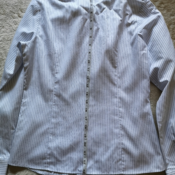 Classic Blue and White Button Down 100% cotton Tailored Fit Office Top XS NWT - Picture 11 of 14
